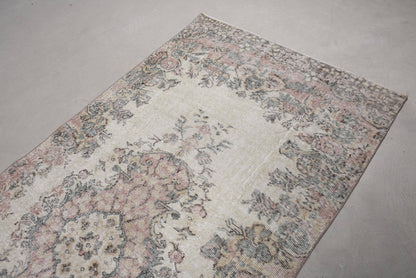 Vintage Wool Rug - Beige & Pink Traditional Design