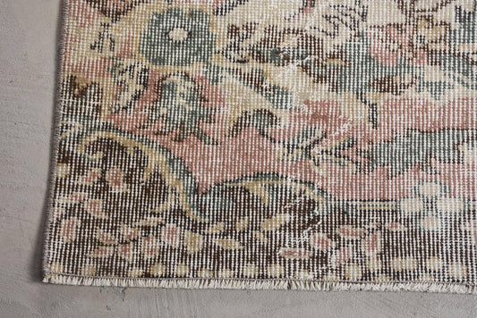 Vintage Wool Rug - Beige & Pink Traditional Design