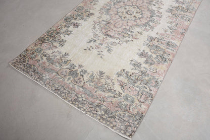 Vintage Wool Rug - Beige & Pink Traditional Design