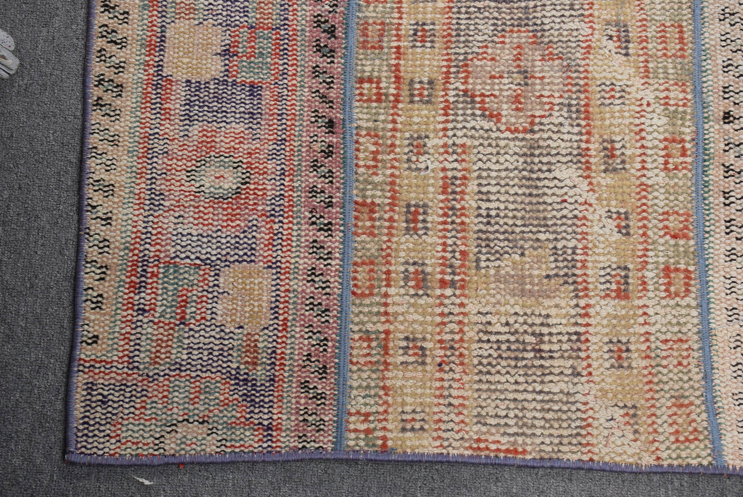 Vintage Turkish Rug 2,6x6,3 ft, Beige Polka dot Wool Rug