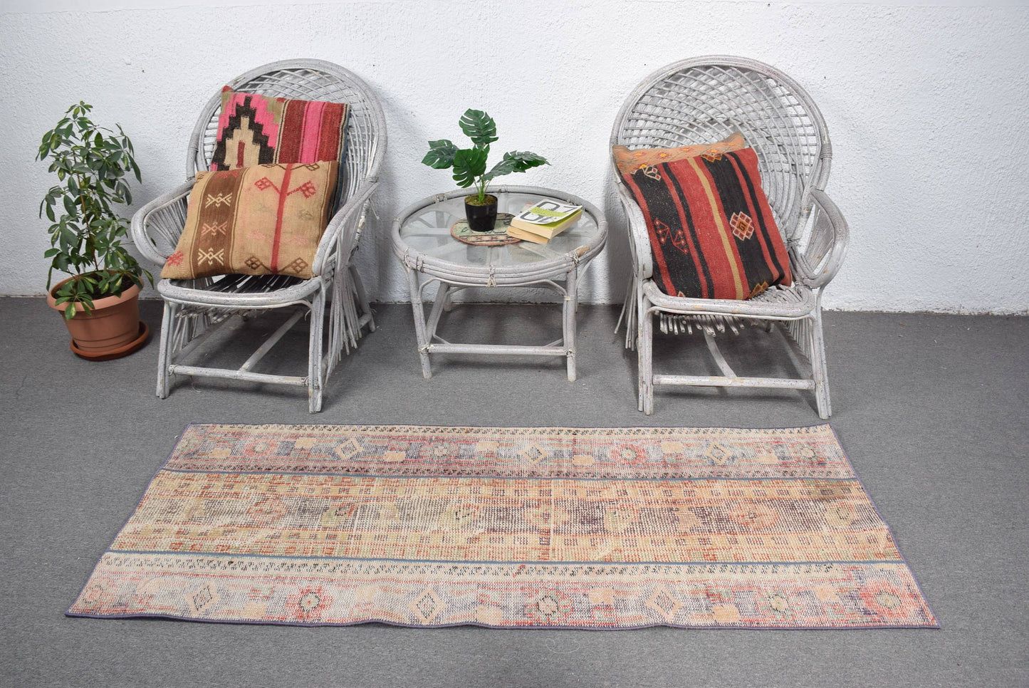 Vintage Turkish Rug 2,6x6,3 ft, Beige Polka dot Wool Rug