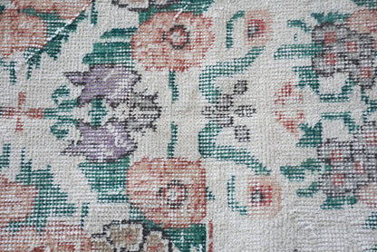 Classic Wool Rug with Geometric & Floral Patterns